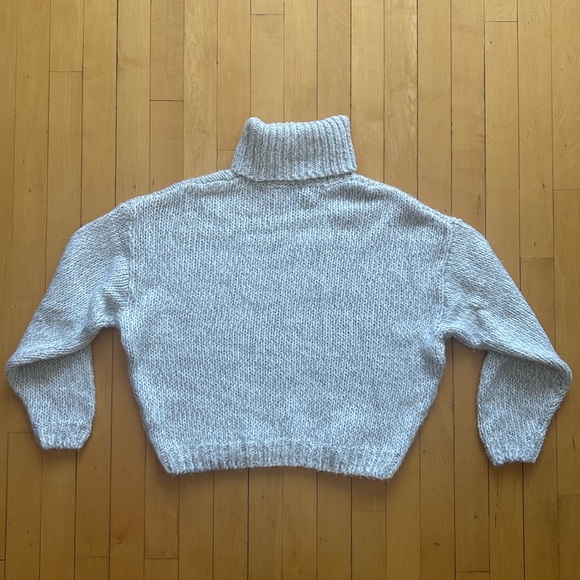 Turtle Neck Sweater, H&M - Picture 2 of 3